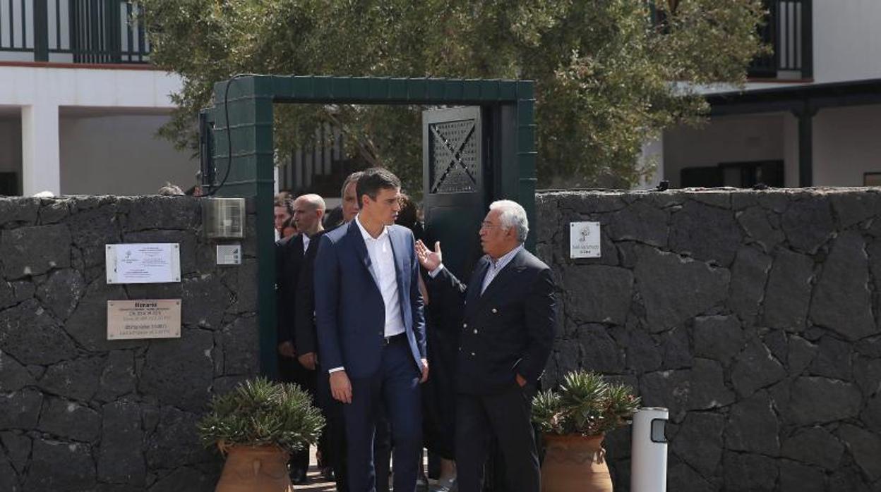 Sánchez con el primer ministro portugués, Costa, en el acto de hoy en Lanzarote