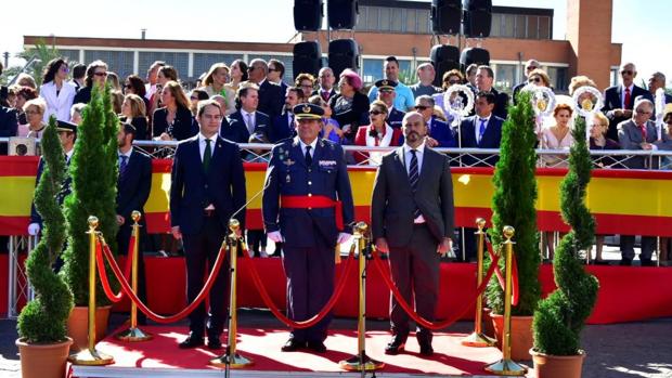 La Comunidad de Madrid rinde homenaje a la bandera de España en Torrejón de Ardoz