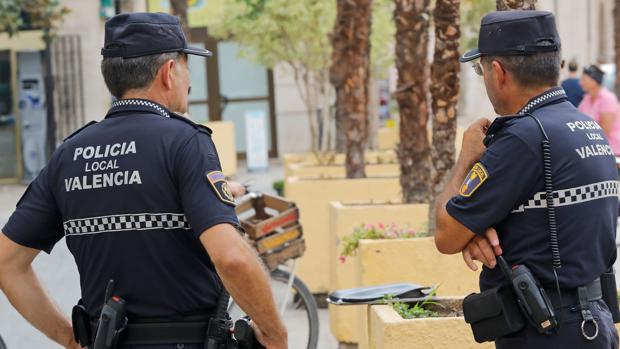 Un joven viola a una chica en el portal de su casa y se sube a dormir tras robar a la víctima