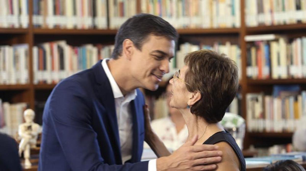 Pedro Sánchez con Pilar del Río, mujer de Saramago en Lanzarote