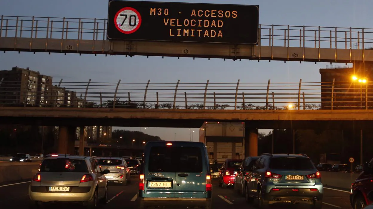 Guía del nuevo protocolo anticontaminación y las pegatinas de la DGT para vehículos en Madrid