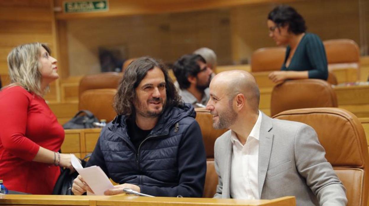 Luís Villares, a la derecha, con Antón Gómez Reino durante el Debate sobre el Estado de la Autonomía