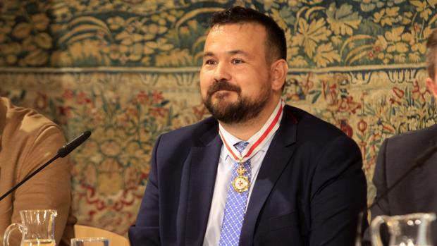 Juan Ramón Amores recibe la Medalla de Oro de Cruz Roja