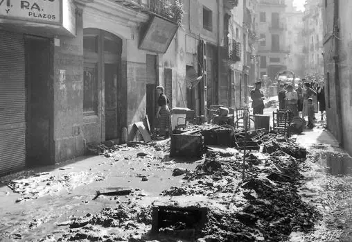 Imagen de los efectos de la riada de 1957 en Valencia