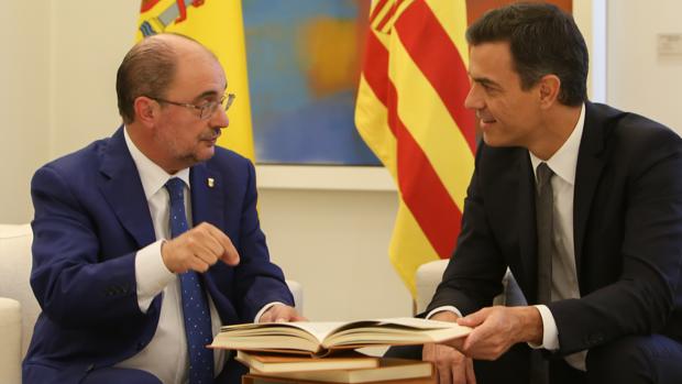 Lambán censura el «repliegue» del Estado en Cataluña