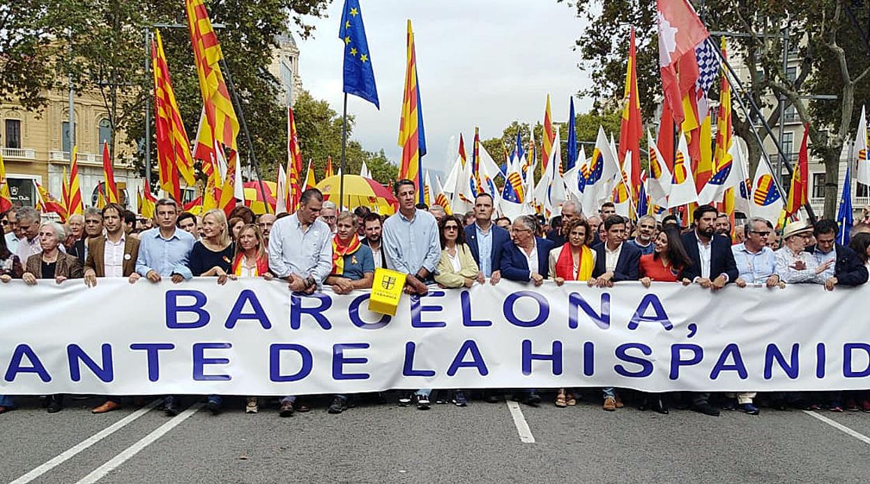 «Salvar el archivo de Salamanca», en la cabeza de la manifestación por la unidad de España de Barcelona