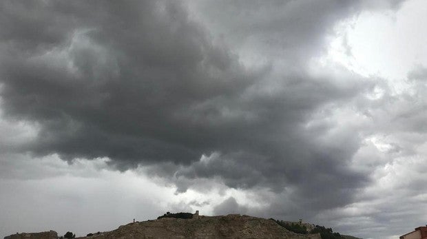 Los efectos del huracán Leslie alcanzan a Aragón con vientos muy fuertes y alerta naranja por lluvias