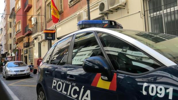 Hospitalizado un vigilante por una paliza con palos de dos ladrones que pilló robando cobre