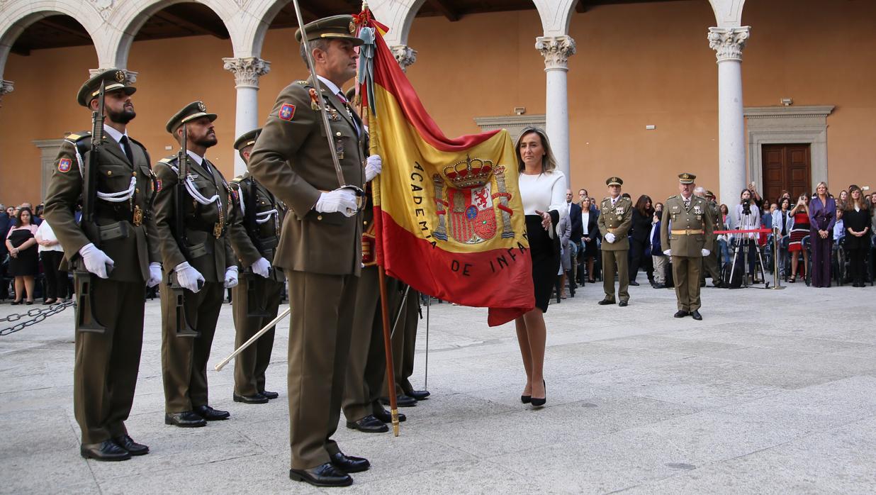 Tolón, en el acto de jura de la bandera