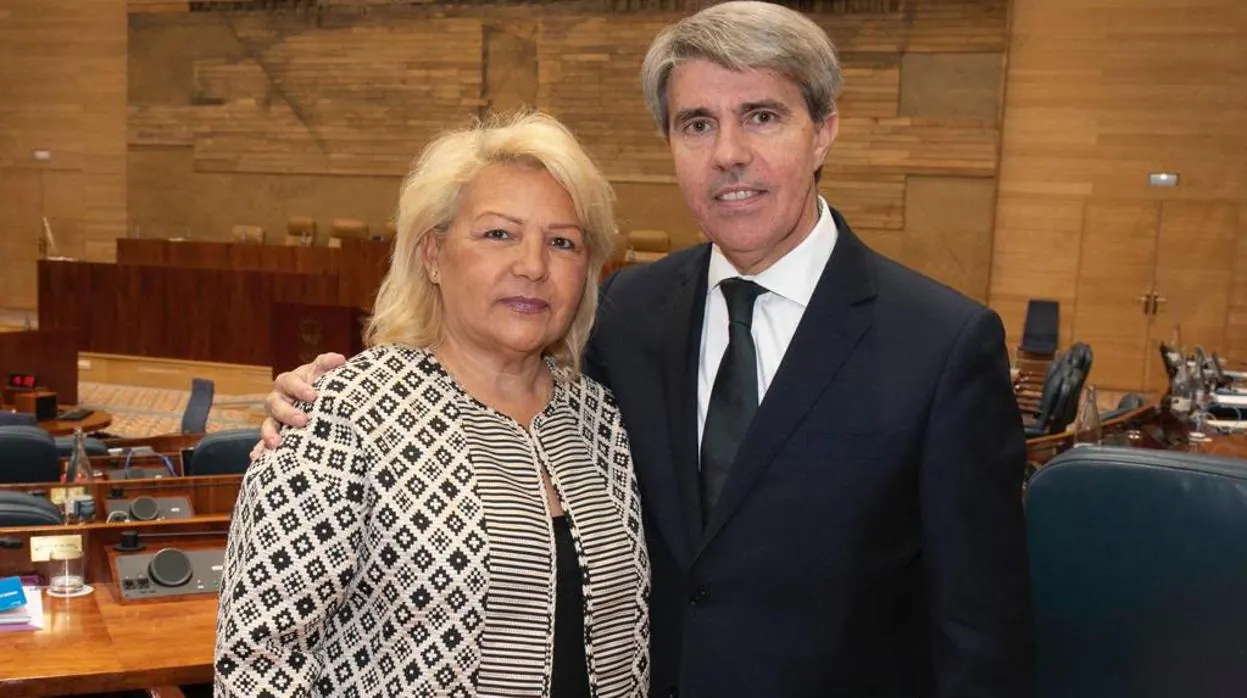 El presidente de la Comunidad, Ángel Garrido, con Mari Ángeles Pedraza