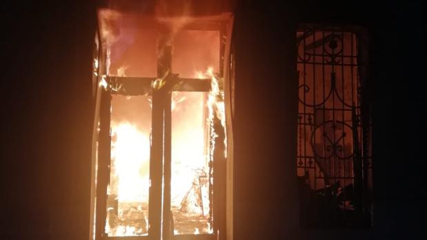 Herido grave un hombre tras incendiarse toda su vivienda en Albalat de la Ribera