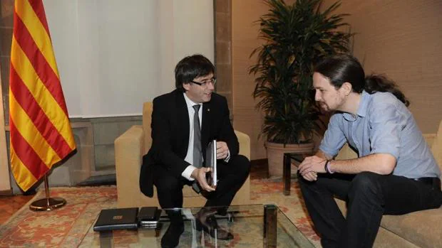 Pablo Iglesias habla con Puigdemont y lo reconoce como un «interlocutor importante»