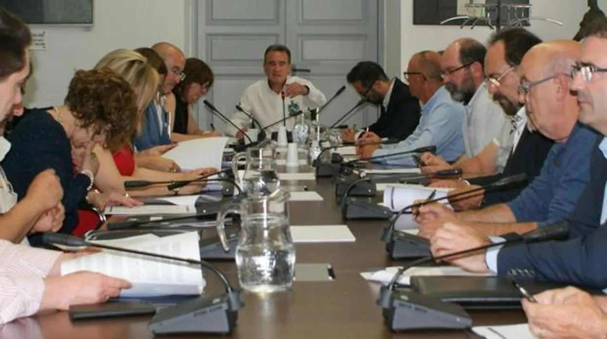 Sánchez Quero (en el centro), durante una reunión de la Comisión de Despoblación de la Federación Española de Municipios y Provincias (FEMP)