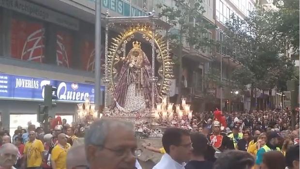 Emocionado acto de entrega en Tenerife del título de presidenta insular a la Virgen de Candelaria