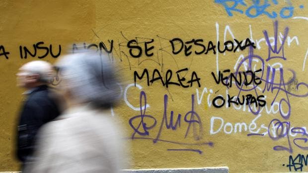 «La ciudad está hecha un asco, pero los grafitis contra la Marea salen en un día»