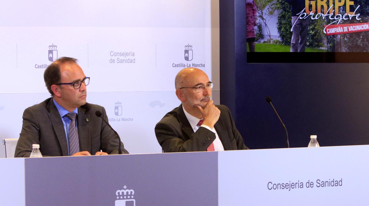 José Antonio Ballesteros y Manuel Tordera ayer durante la presentación de la campaña contra la gripe