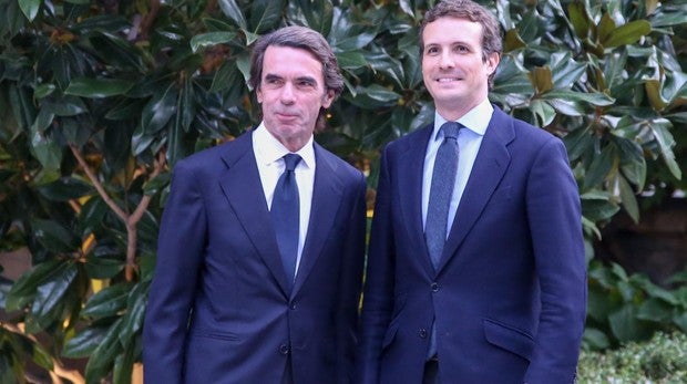 Aznar ve a Casado como «la gran esperanza» del centro derecha en España