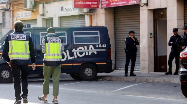 La Policía detiene a dos yihadistas en Valencia y Alicante que difundían doctrina de Dáesh y Al Qaeda