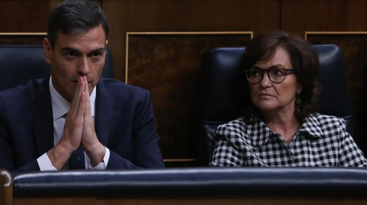 Pedro Sánchez y Carmen Calvo, el miércoles en el pleno del Congreso de los Diputados