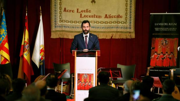 Ciudadanos planta a Morera en el acto con Torrent en Alicante y el alcalde impone la presencia de banderas