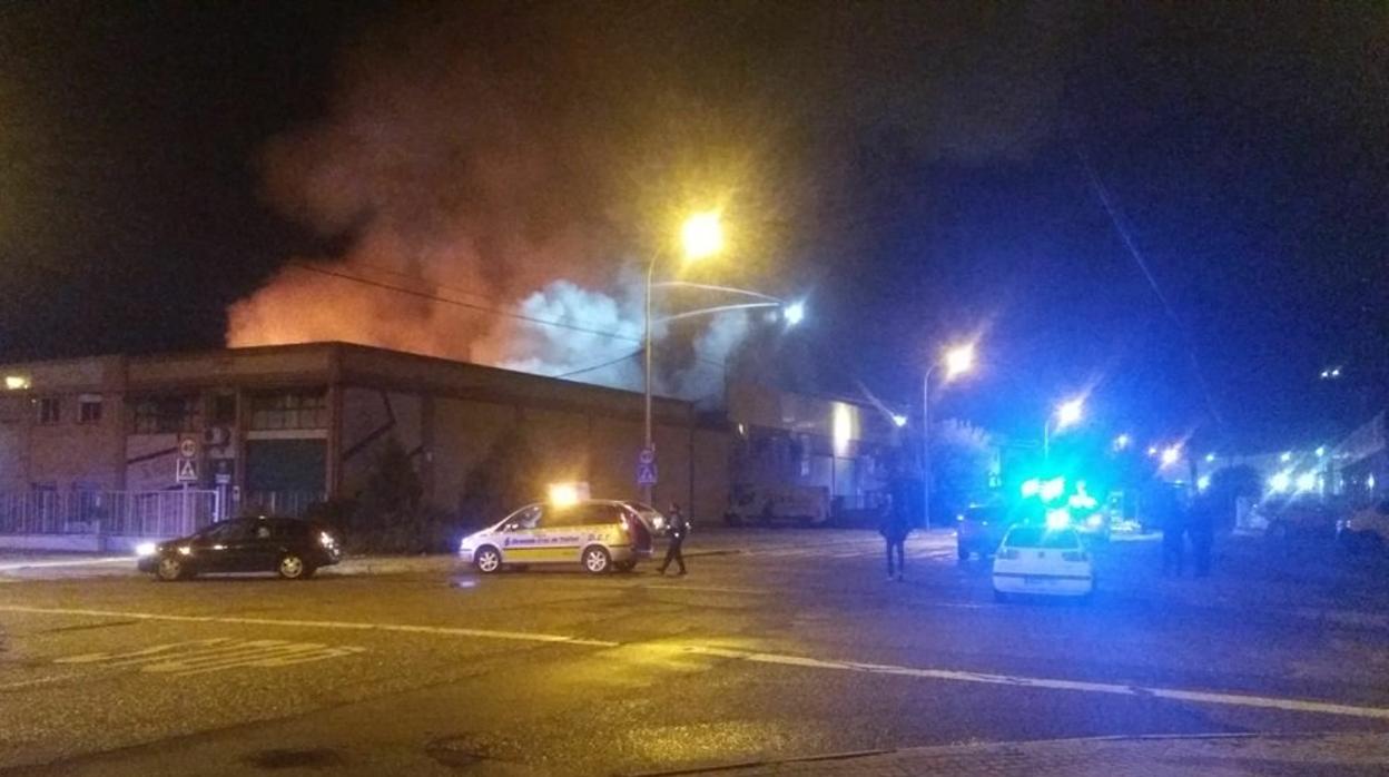 El fuego ha destrozado una nave industrial en Valladolid