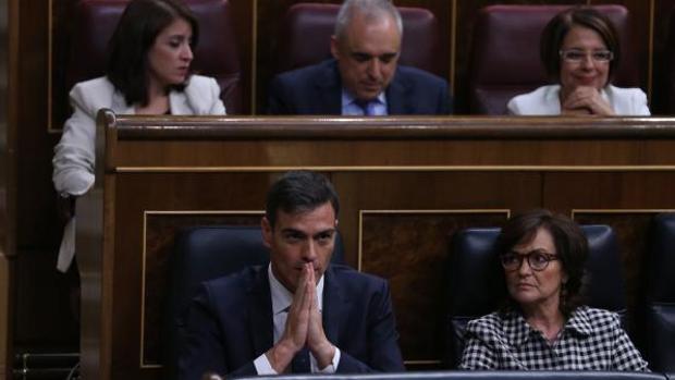 La izquierda agita el fantasma de Vox para estigmatizar a PP y Cs