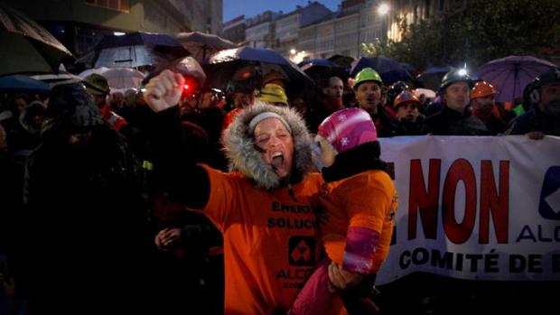 Miles de personas salen a la calle para pedir futuro para Alcoa