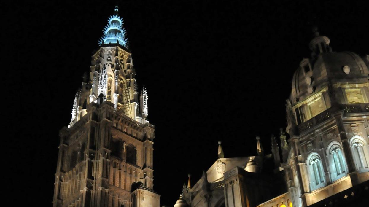 La catedral de Toledo, iluminada por la noche