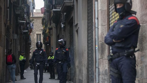 Una operación contra los «narcopisos» en Barcelona se salda con 55 detenidos en 40 registros