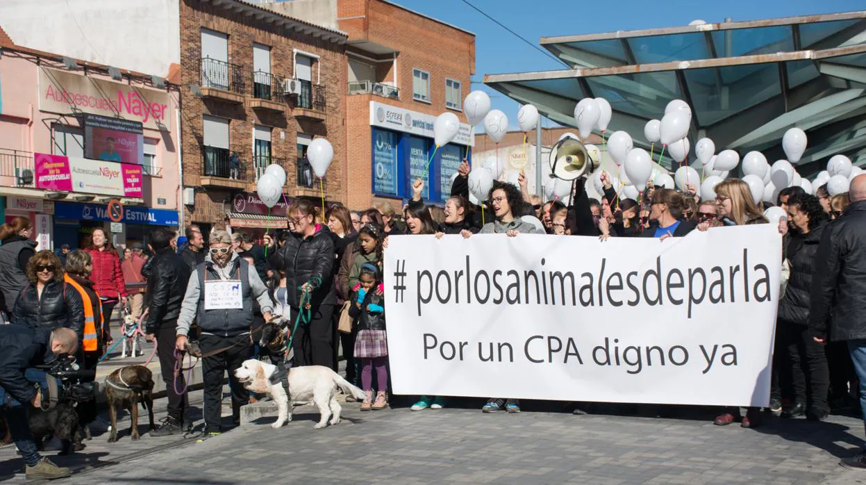 Protesta de los colectivos animalistas, el pasado domingo en Parla