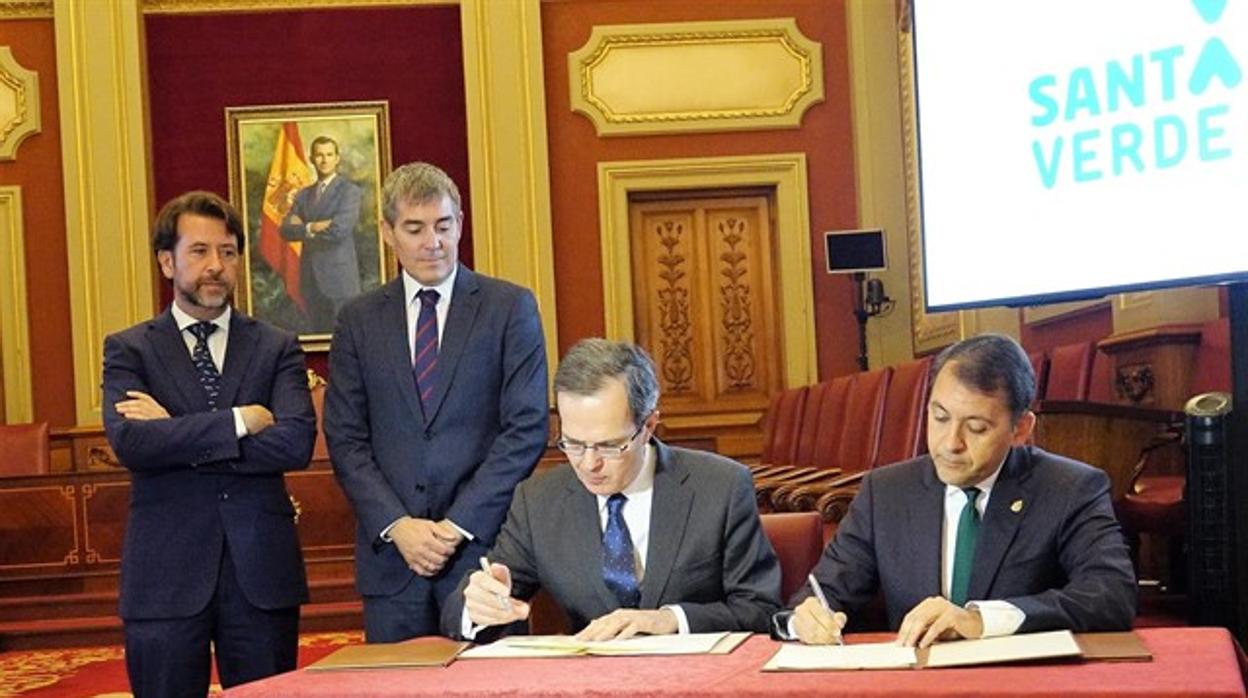 Bermúdez y el consejero delegado de Cepsa, Pedro Miró, firman convenio de cooperación