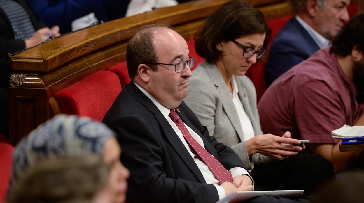 El líder del PSC, Miquel Iceta, en un pleno en el Parlament de Cataluña, en octubre