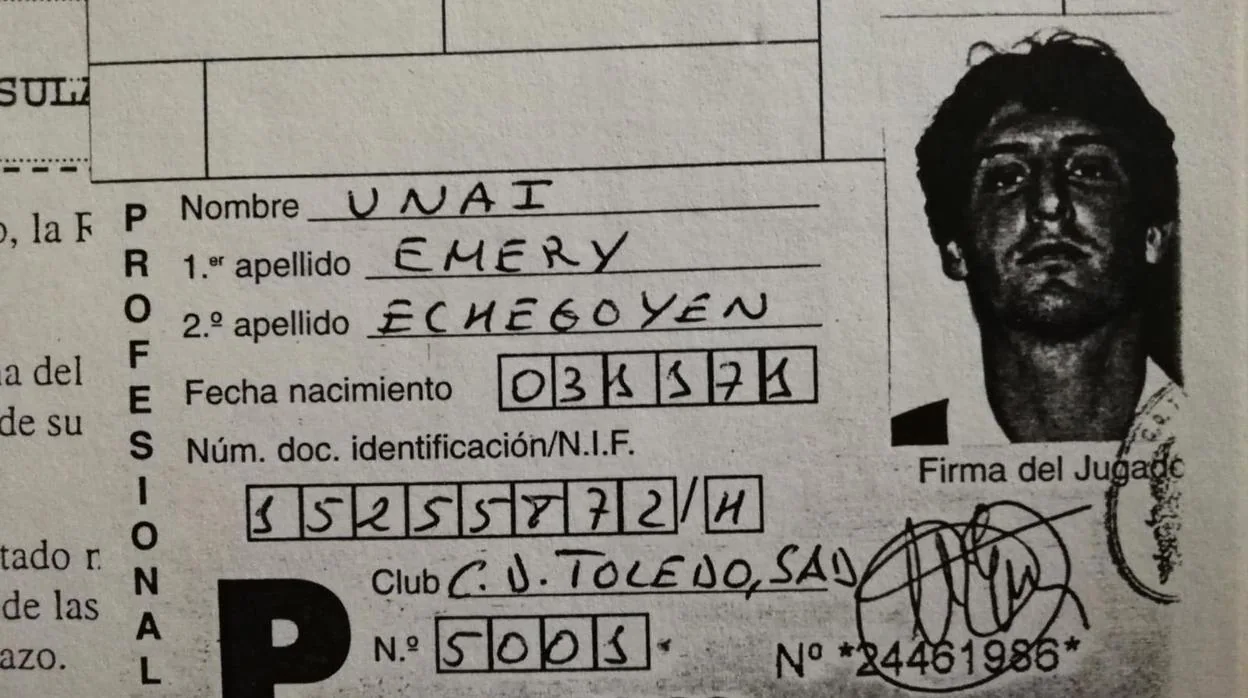Ficha de competición de Unai Emery en la época en la que jugaba en el Toledo (entre 1996 y 2000)