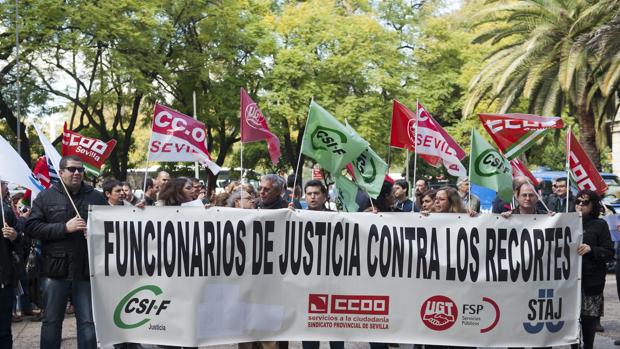 Todas las asociaciones de jueces y fiscales se levantan contra Delgado por la falta de medios