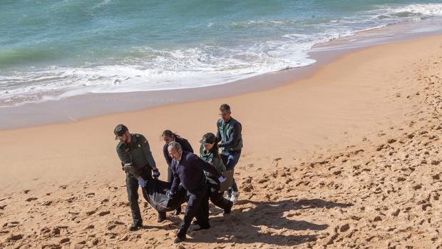 Hallado el cadáver de un inmigrante subsahariano en una playa de Ceuta