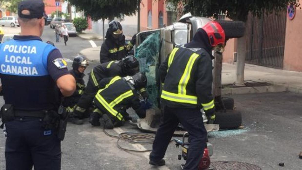 Accidente en la ciudad de Las Palmas donde se vieron implicados tres vehículos con una mujer herida