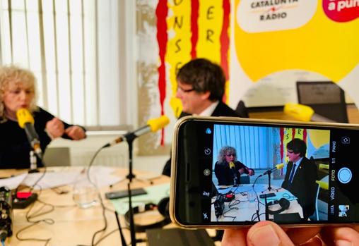 Puigdemont, durante la entrevista en Catalunya Ràdio