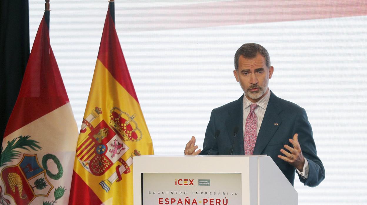 El Rey Felipe VI durante su intervención en el Foro Económico Empresarial España-Perú