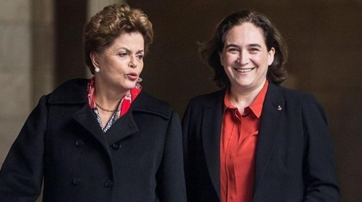 Ada Colau y Dilma Rousseff en el Ayuntamiento de Barcelona