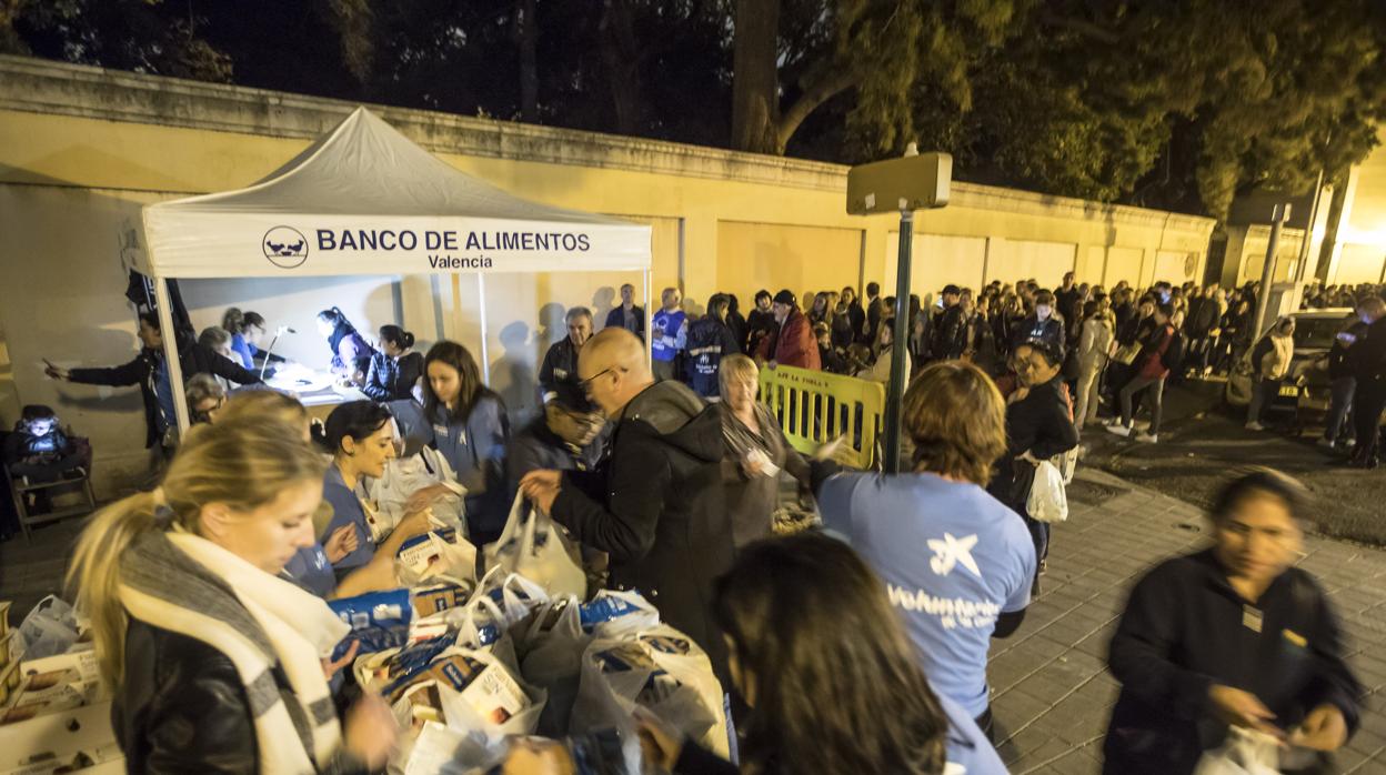 Imagen del reparto del Banco de Alimentos de Valencia de este miércoles