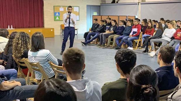 El presidente del Parlament lanza consignas políticas en un instituto: «Seremos lo que queramos»