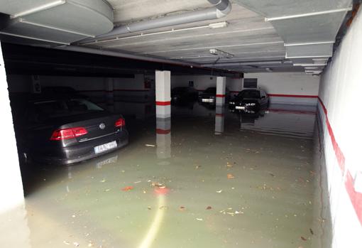 Imagen de un garaje inundado en Valencia