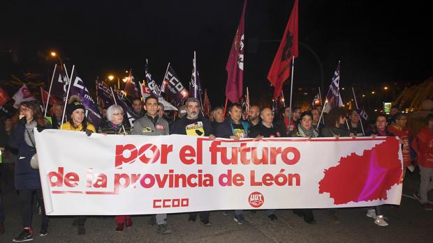 León se echa a la calle para clamar por su futuro