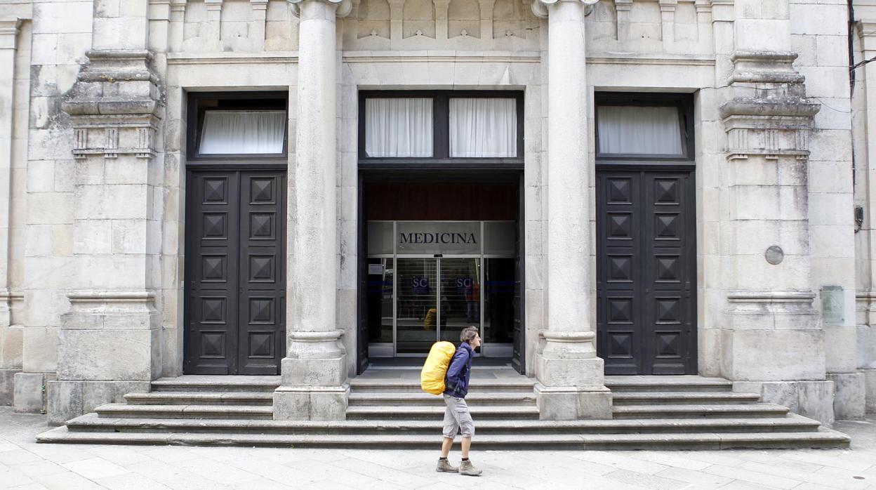 Fachada de la Facultad de Medicina en Santiago de Compostela