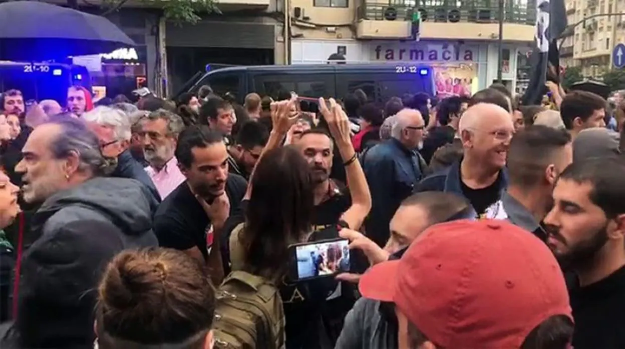 Cristina Seguí, dentro de la manifestación de los grupos «antifascistas» donde fue agredida