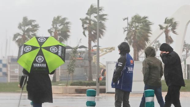 Última hora de la ciclogénesis: todos los municipios que no tienen clases y las carreteras cortadas por la lluvia en Valencia y Alicante