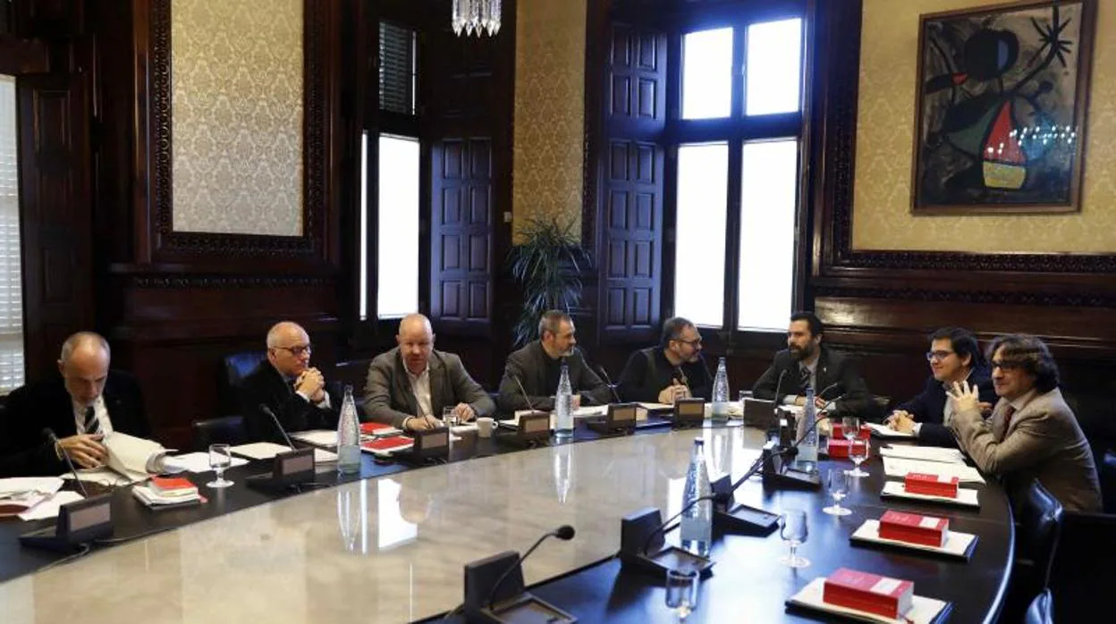 Una imagen de una reunión de la Mesa del Parlament