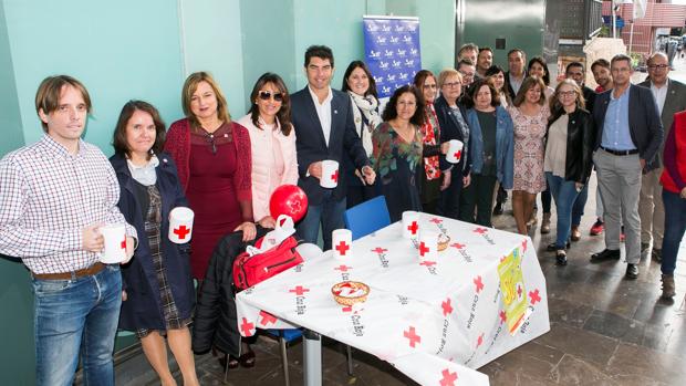 El voluntariado de Suma colabora con Cruz Roja en el Dia de la Banderita