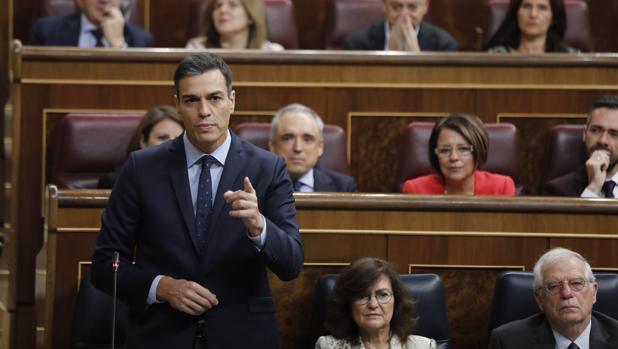 Sánchez abronca a ERC por sus «gestos inaceptables» y pide perdón por el espectáculo visto en el Pleno