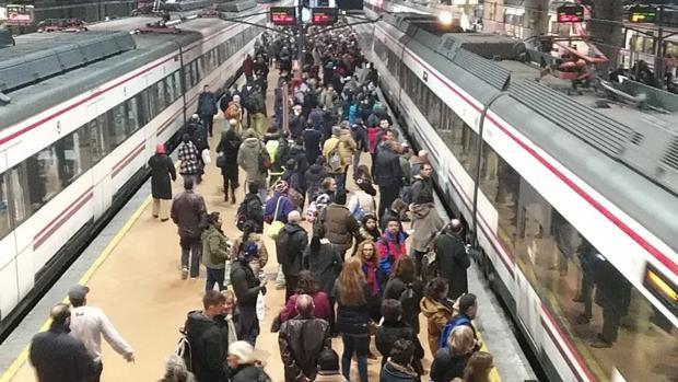 Nuevo caos matinal en las Cercanías de Madrid: una incidencia provoca grandes retrasos en Atocha